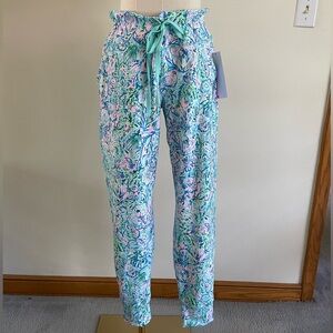 Lilly Pulitzer Athletic Joggers in Seashell Print